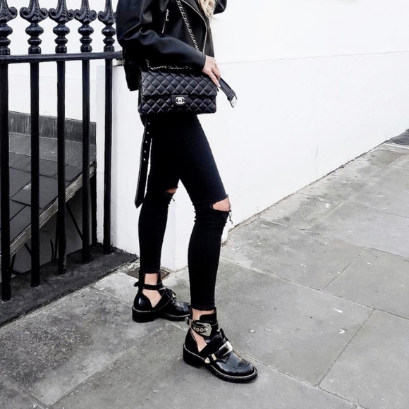 Balenciaga Cienture Cutout Leather Buckle Boot - Picture 5 of 6